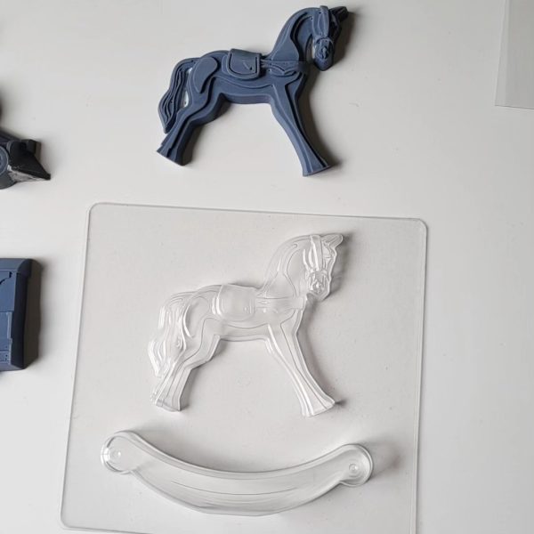 18007687928093887 Cheval à Bascule